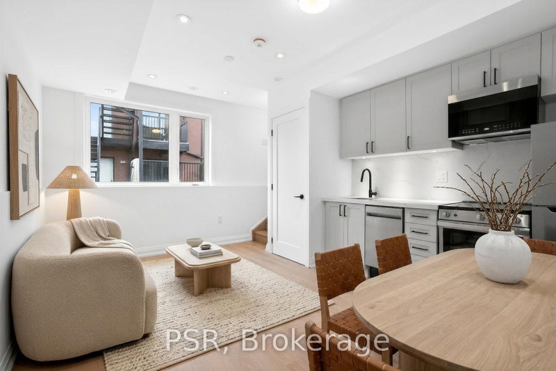 E - 218 Aileen Ave, Toronto, M6M 1G4 | Image 2