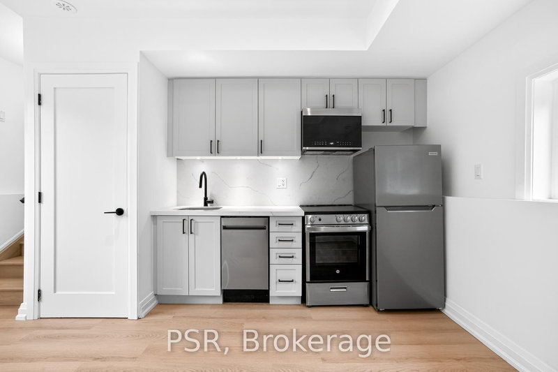 E - 218 Aileen Ave, Toronto, M6M 1G4 | Image 3