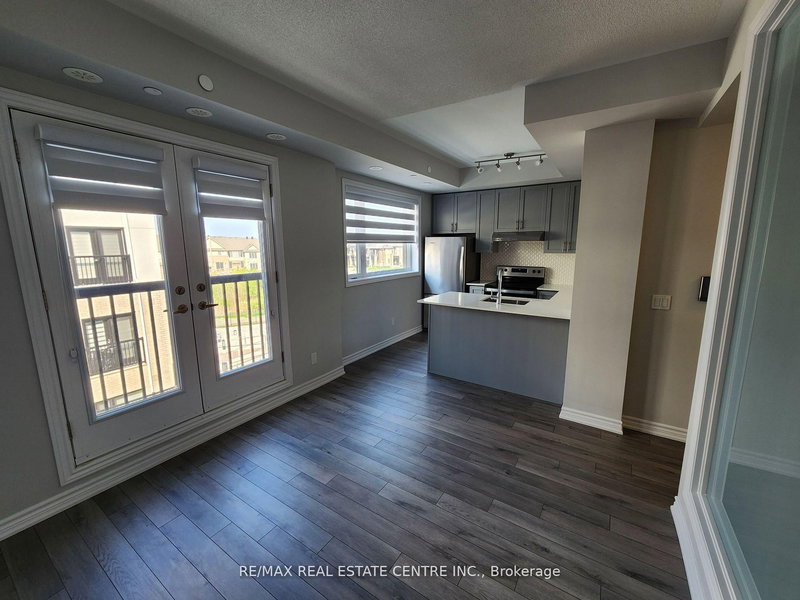 346 - 349 Wheat Boom Dr, Oakville, L6H 7X5 | Image 2