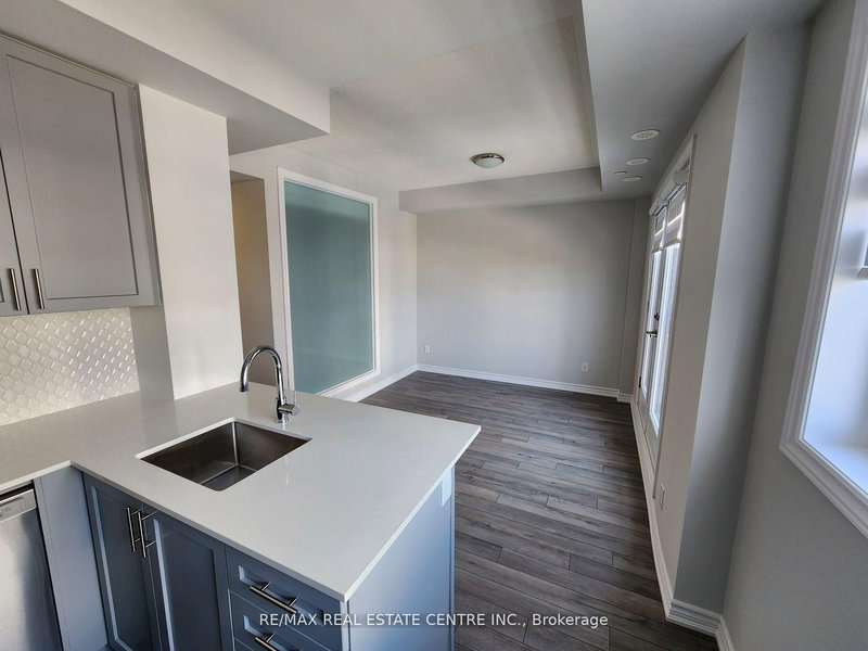 346 - 349 Wheat Boom Dr, Oakville, L6H 7X5 | Image 3