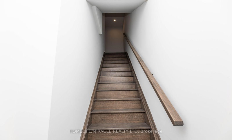 166 - 20 Lloyd Jane Lane, Toronto, M8V 0J5 | Image 3