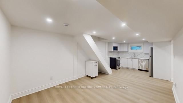 Lower - 19 Hawthorne Rd, Toronto, M9R 1N9 | Image 2