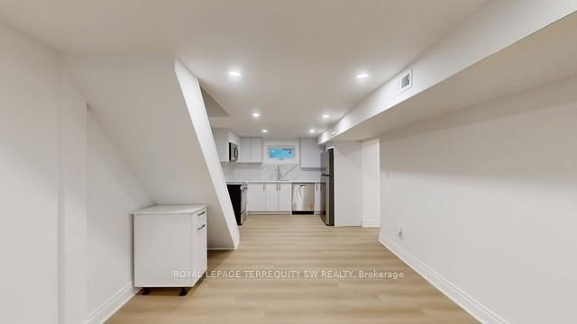 Lower - 19 Hawthorne Rd, Toronto, M9R 1N9 | Image 3