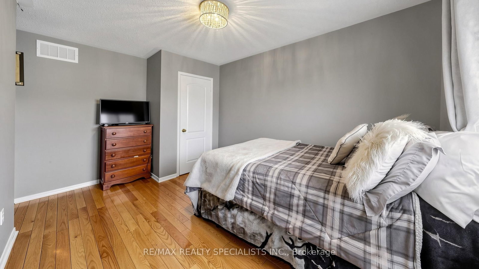 Detached House for sale at 193 Queen Mary Drive, Brampton, Ontario, L7A 1Y3 - Fletcher's Meadow - MLS: W12932964