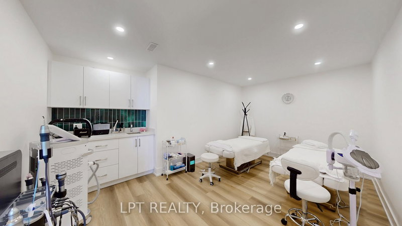 42 Village Ctre, Mississauga, L4Z 1V9 | Image 2