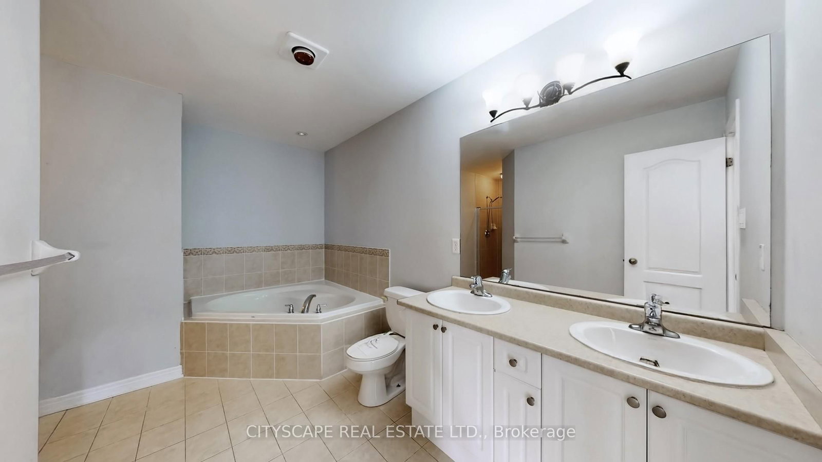 Detached House for sale at 7 Yellow Avens Boulevard, Brampton, Ontario, L6R 0K5 - Sandringham-Wellington - MLS: W12933042