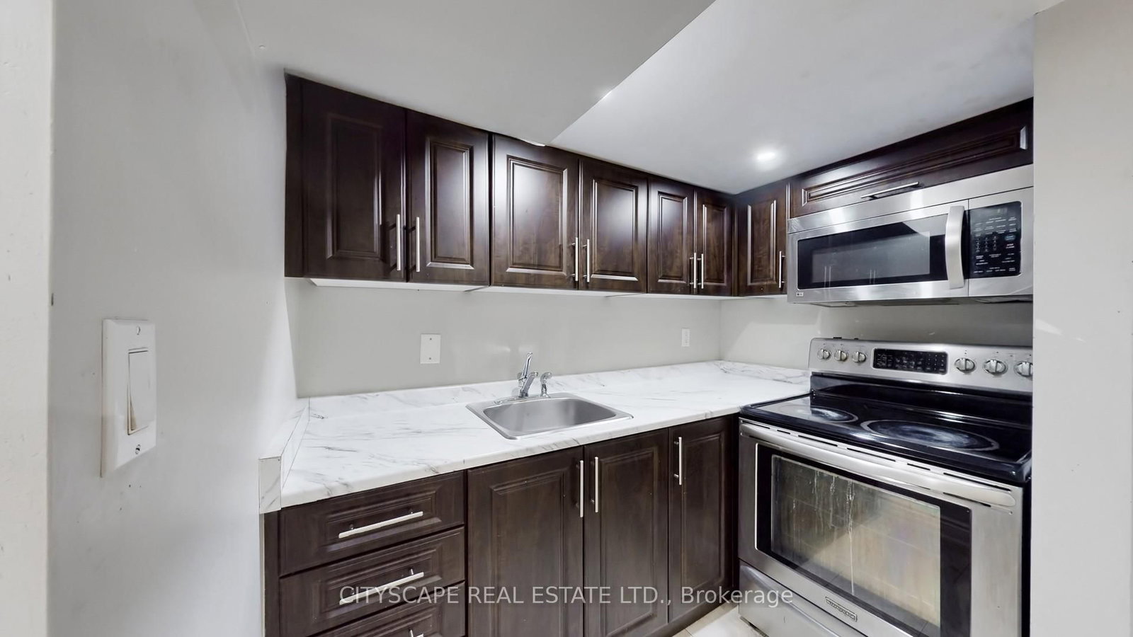 Detached House for sale at 7 Yellow Avens Boulevard, Brampton, Ontario, L6R 0K5 - Sandringham-Wellington - MLS: W12933042