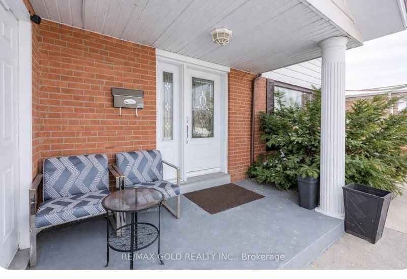 7258 Vernor Dr, Mississauga, L4T 2P4 | Image 2