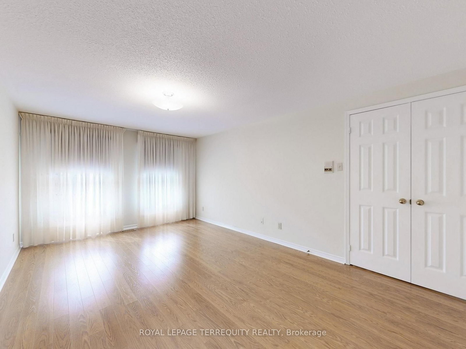 Detached House for sale at 4 Mowat Court, Brampton, Ontario, L6Z 3E6 - Heart Lake East - MLS: W12933100