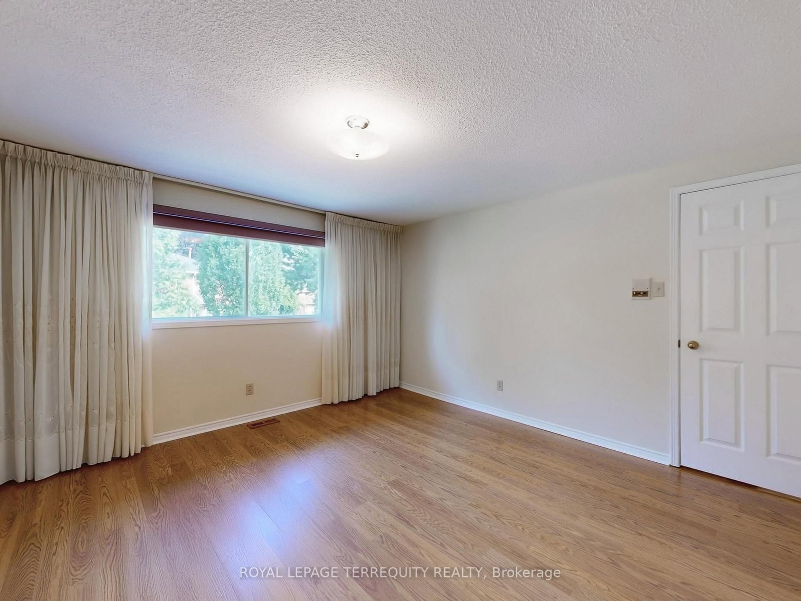 Detached House for sale at 4 Mowat Court, Brampton, Ontario, L6Z 3E6 - Heart Lake East - MLS: W12933100