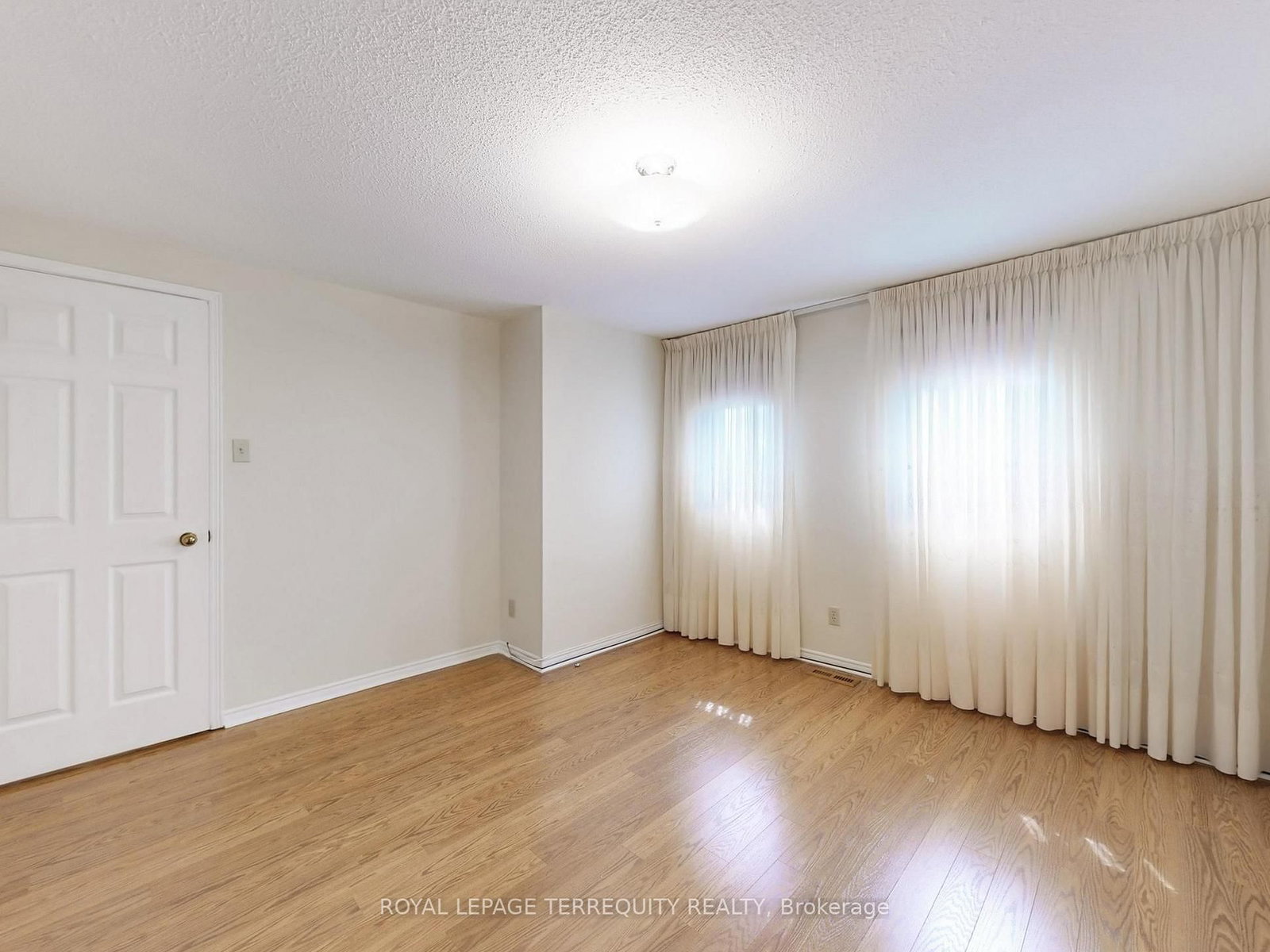 Detached House for sale at 4 Mowat Court, Brampton, Ontario, L6Z 3E6 - Heart Lake East - MLS: W12933100