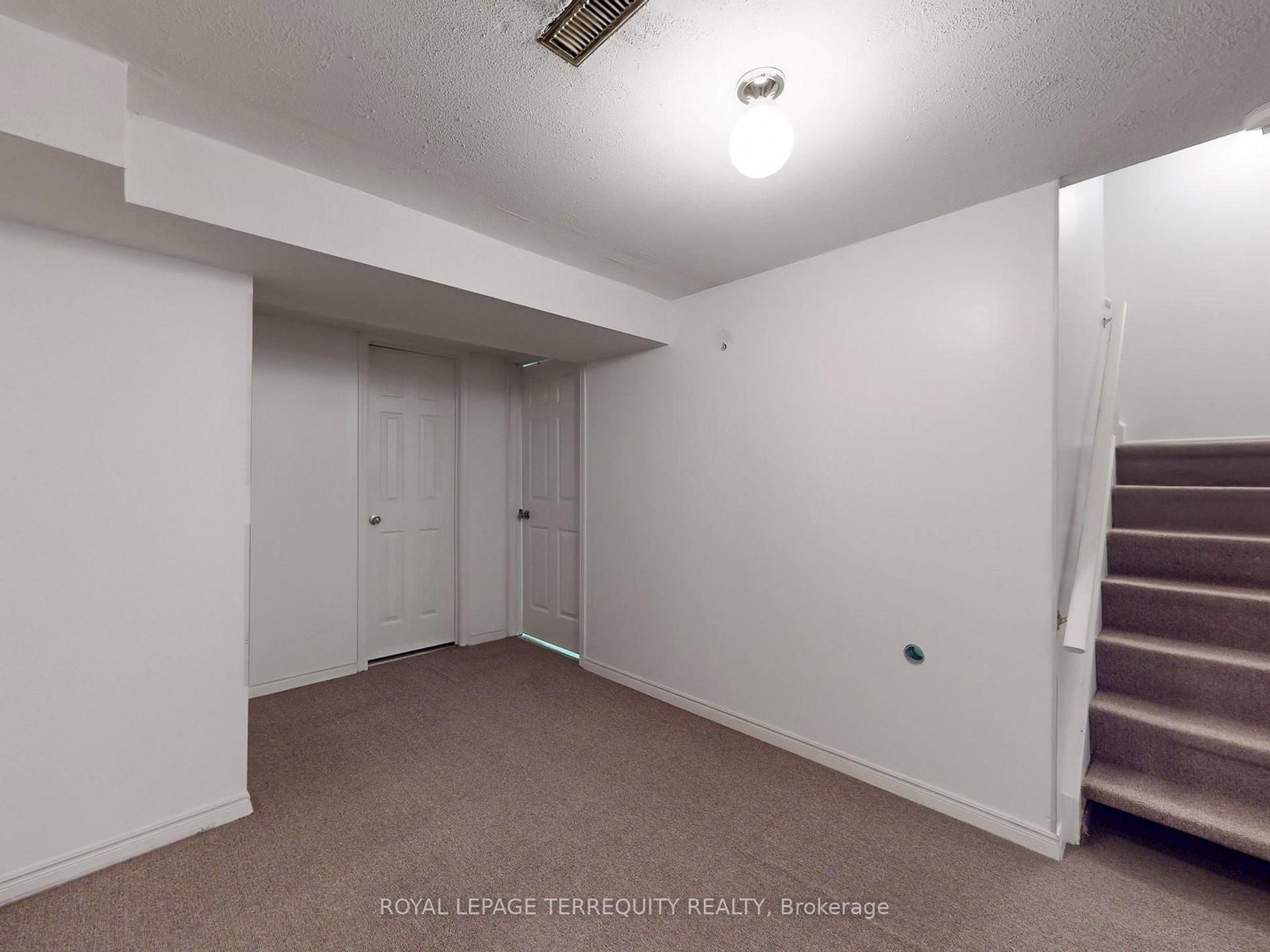 Detached House for sale at 4 Mowat Court, Brampton, Ontario, L6Z 3E6 - Heart Lake East - MLS: W12933100