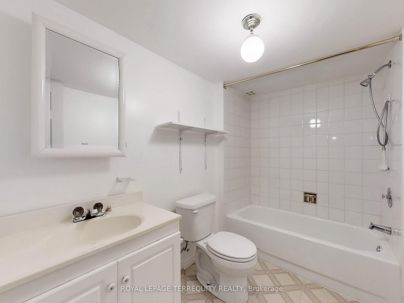 Detached House for sale at 4 Mowat Court, Brampton, Ontario, L6Z 3E6 - Heart Lake East - MLS: W12933100