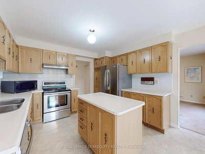 4 Mowat Court, Brampton, Ontario image-0-4