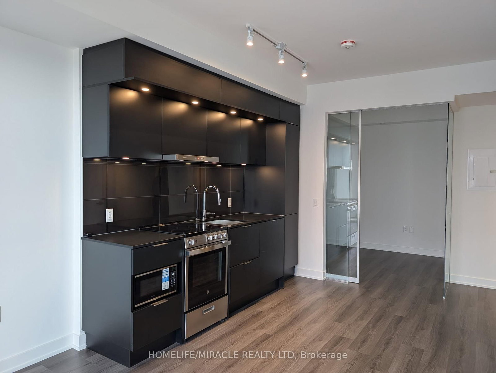 448 Burnhamthorpe Road, Unit 2312 - Photo 4