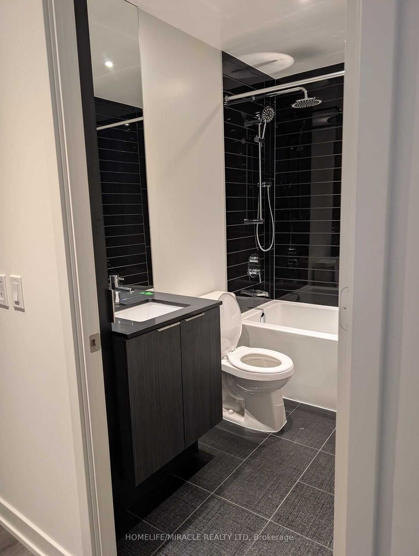 448 Burnhamthorpe Road, Unit 2312 - Photo 8