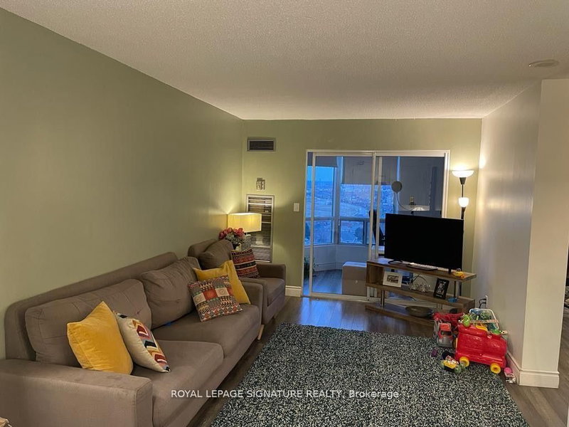 home for lease on 1906-155 Hillcrest Avenue