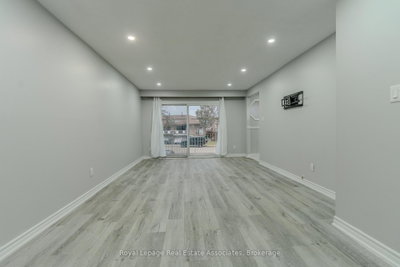 337 Hansen Road N — photo 4