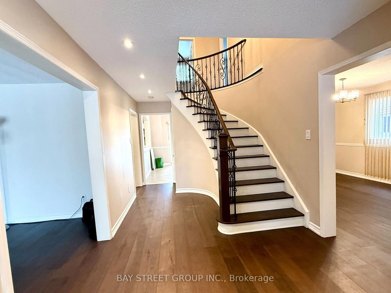 4497 Longmoor Rd, Mississauga, L5M 4H6 | Image 2