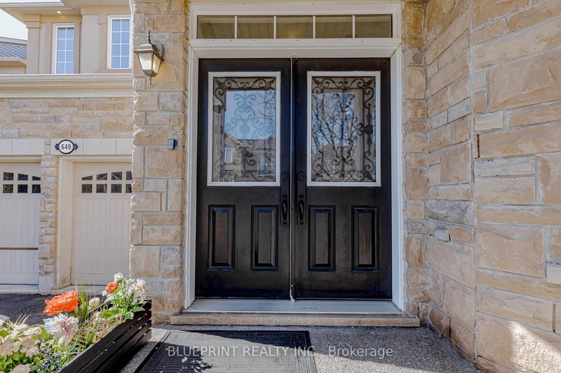 649 Brothers Cres, Milton, L9T 0A6 | Image 3