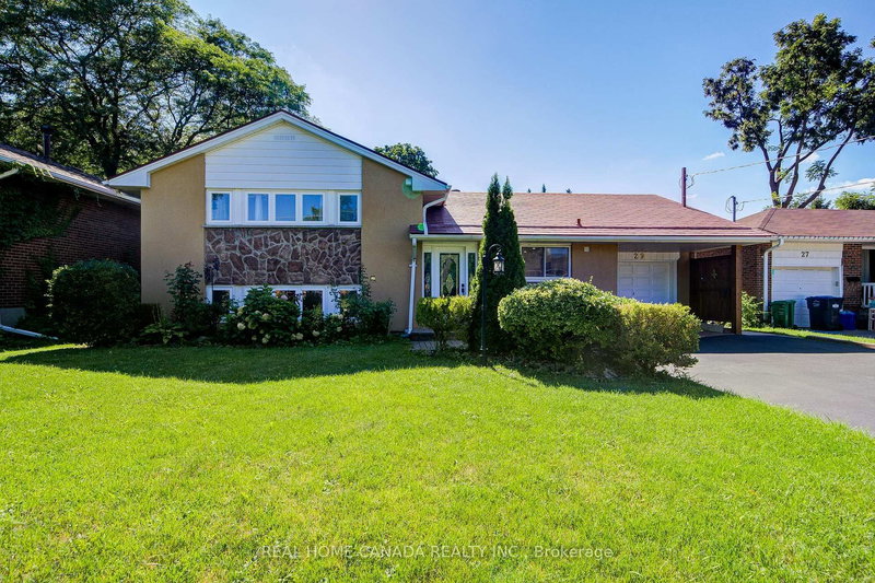 29 Ellesboro Dr, Mississauga, L5N 1C3 | Image 2