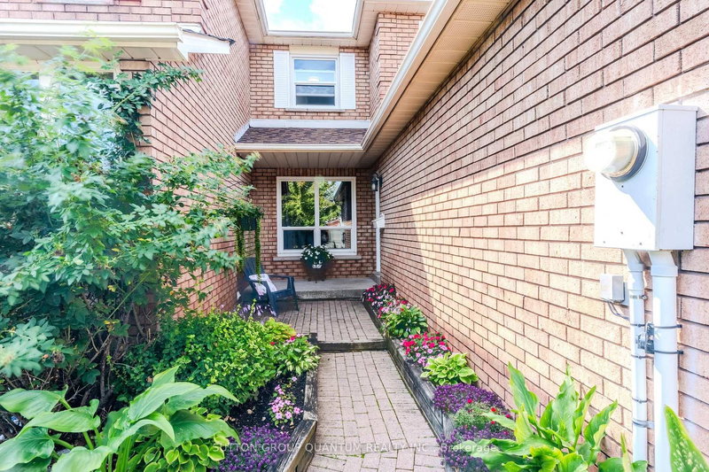 1237 Blackburn Dr, Oakville, L6M 2W5 | Image 2