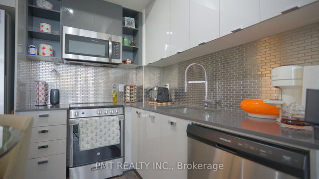 1205 - 10 De Boers Drive