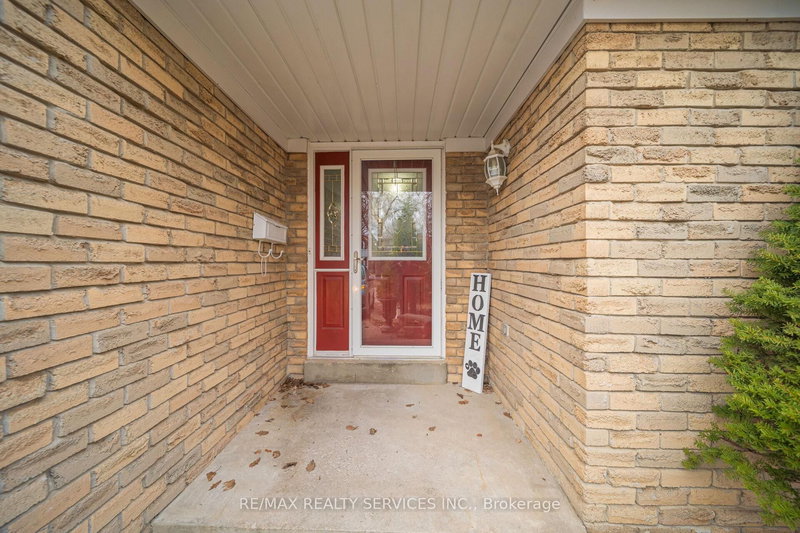 96 Royal Palm Dr, Brampton, L6Z 1P7 | Image 3