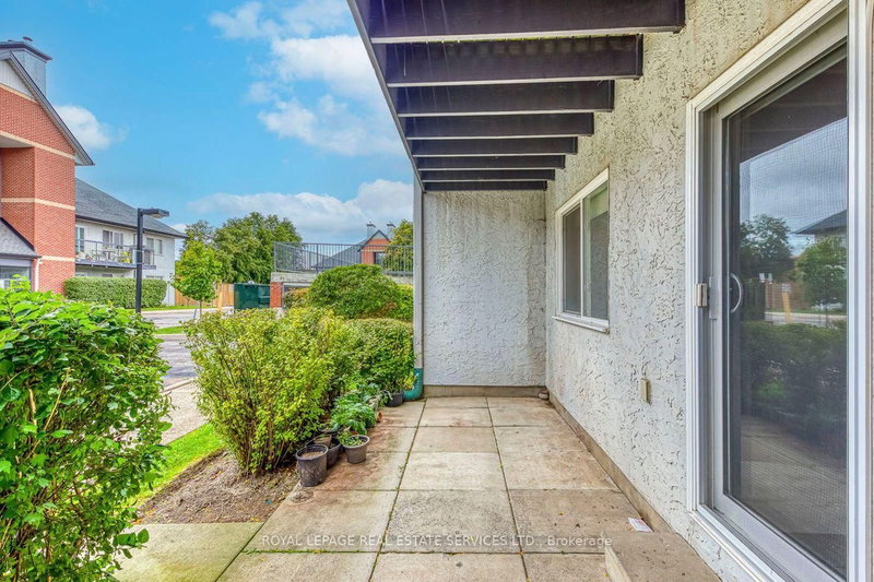 911 - 1450 Glen Abbey Gate, Oakville, L6M 2V7 | Image 3