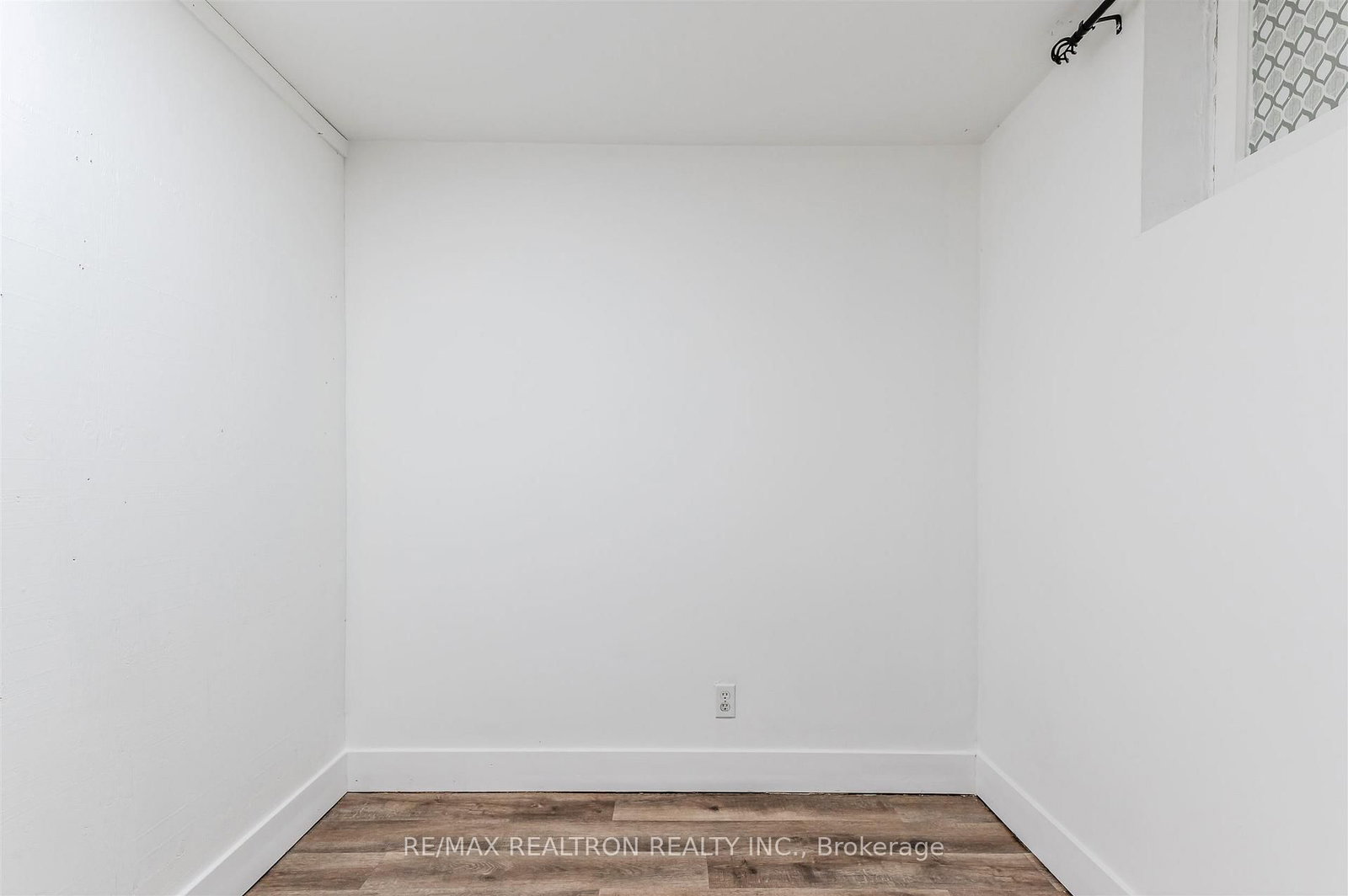 Detached House for lease at Lower-20 Castleton Avenue, Toronto, Ontario, M6N 3Z5 - Rockcliffe-Smythe - MLS: W12934888