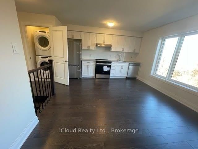 B - 33 Wild Rose Gdns, Toronto, M6L 0A5 | Image 2