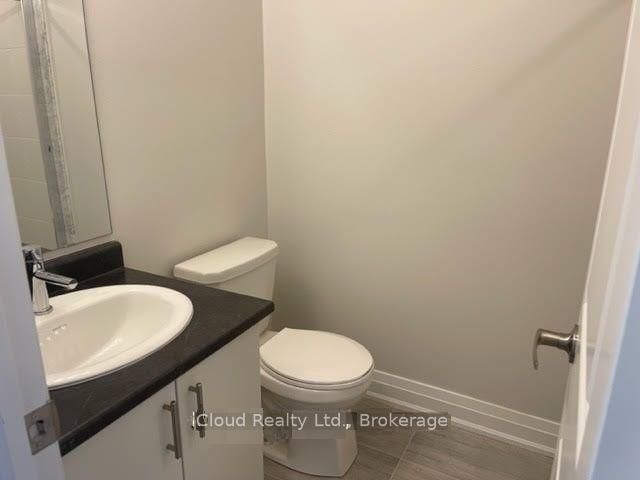 B - 33 Wild Rose Gdns, Toronto, M6L 0A5 | Image 3