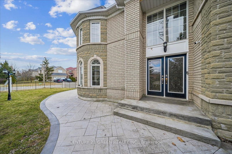 1031 Blueheron Blvd, Mississauga, L5V 2J8 | Image 3