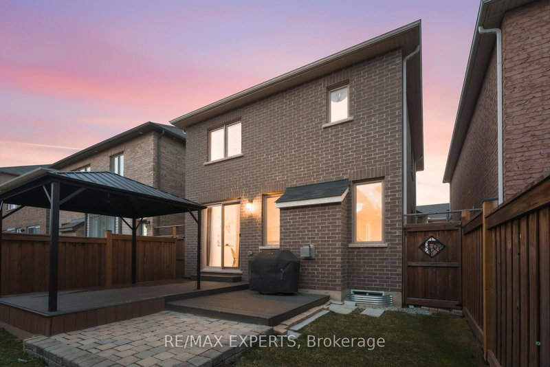 1254 Sweetfern Cres, Milton, L9E 1M1 | Image 2