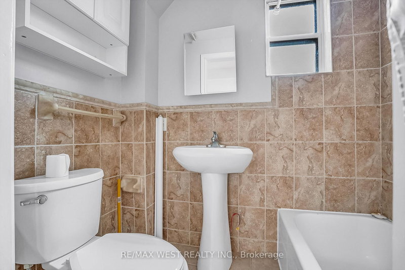 472 Symington Ave, Toronto, M6N 2W5 | Image 3