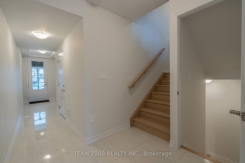 5915 Saigon Street Dr, Mississauga, L5V 0E9 | Image 3