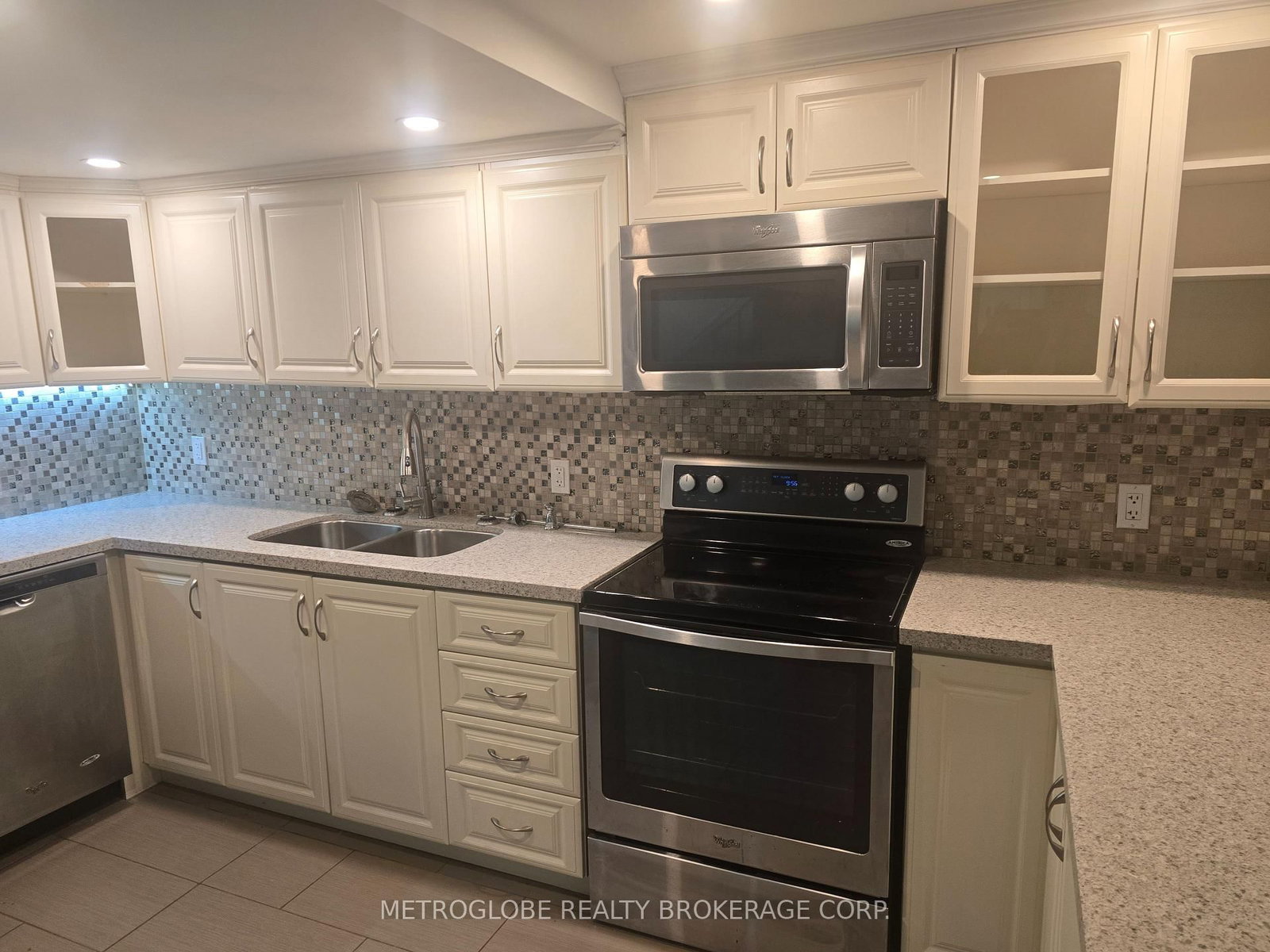 Detached House for sale at 3 Gervais Drive, Brampton, Ontario, L6Y 2V2 - Fletcher's West - MLS: W12935834