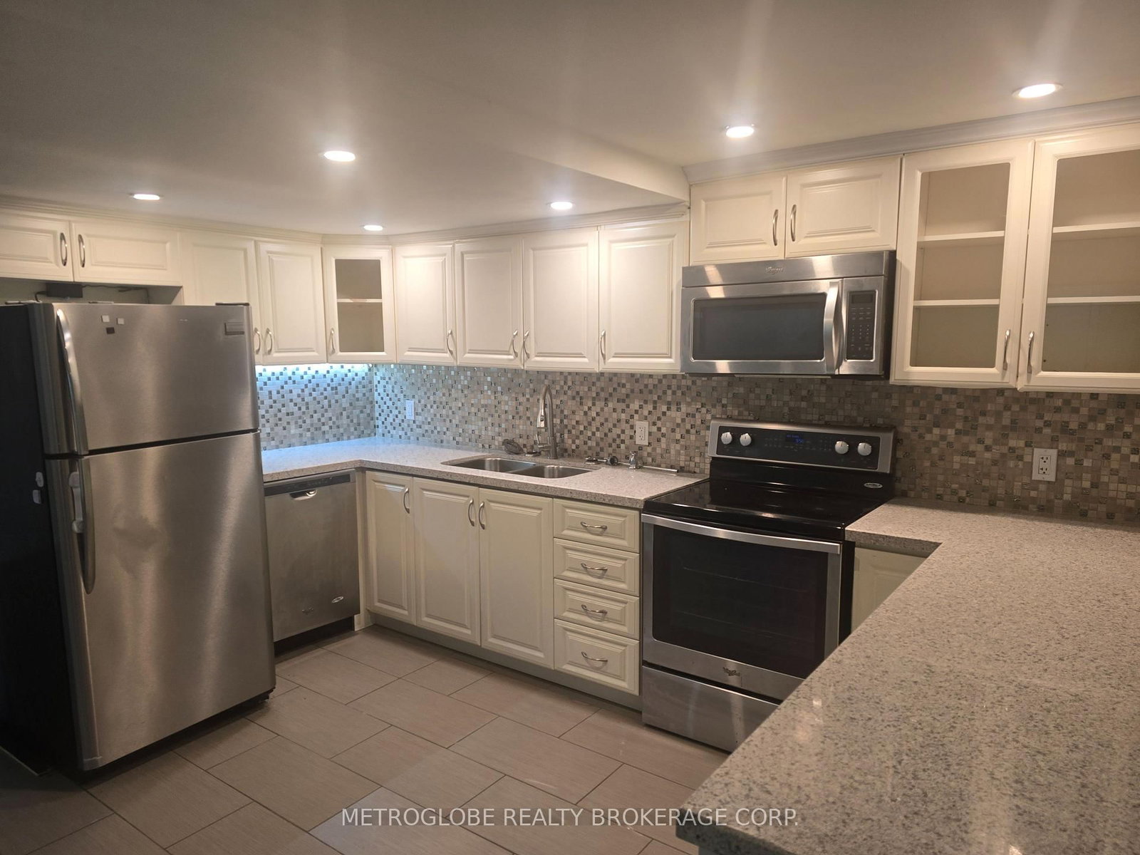 Detached House for sale at 3 Gervais Drive, Brampton, Ontario, L6Y 2V2 - Fletcher's West - MLS: W12935834