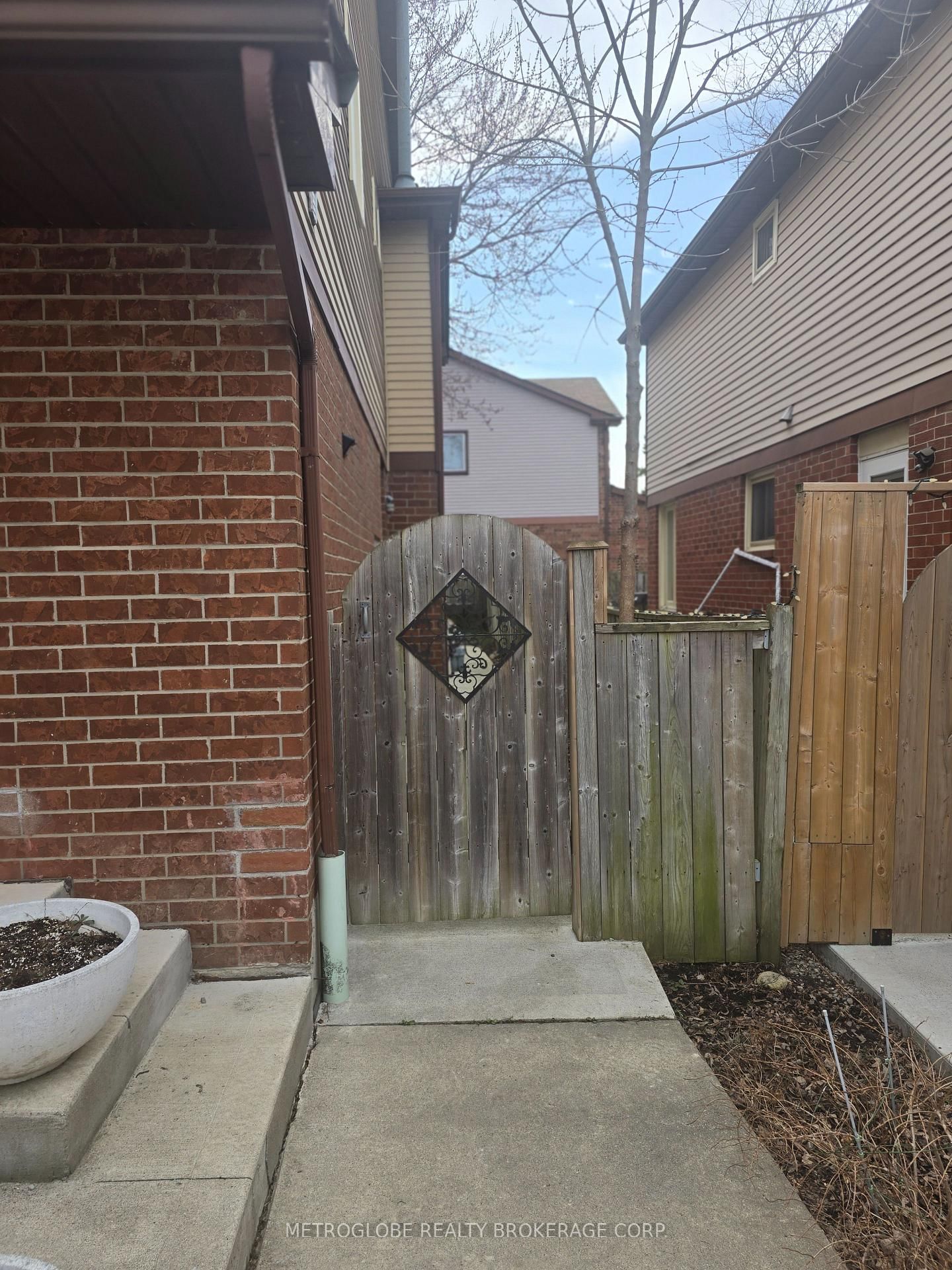 Detached House for sale at 3 Gervais Drive, Brampton, Ontario, L6Y 2V2 - Fletcher's West - MLS: W12935834