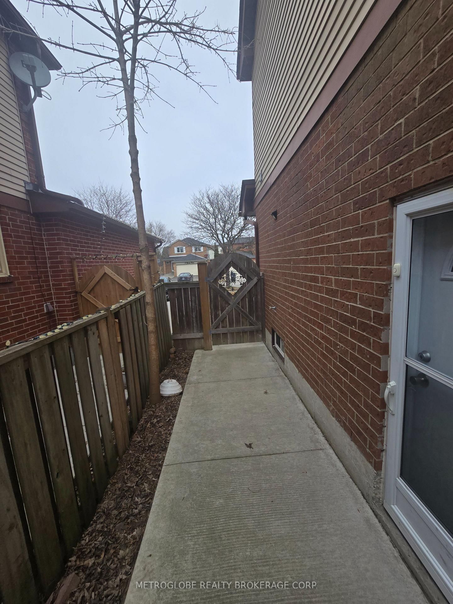 Detached House for sale at 3 Gervais Drive, Brampton, Ontario, L6Y 2V2 - Fletcher's West - MLS: W12935834