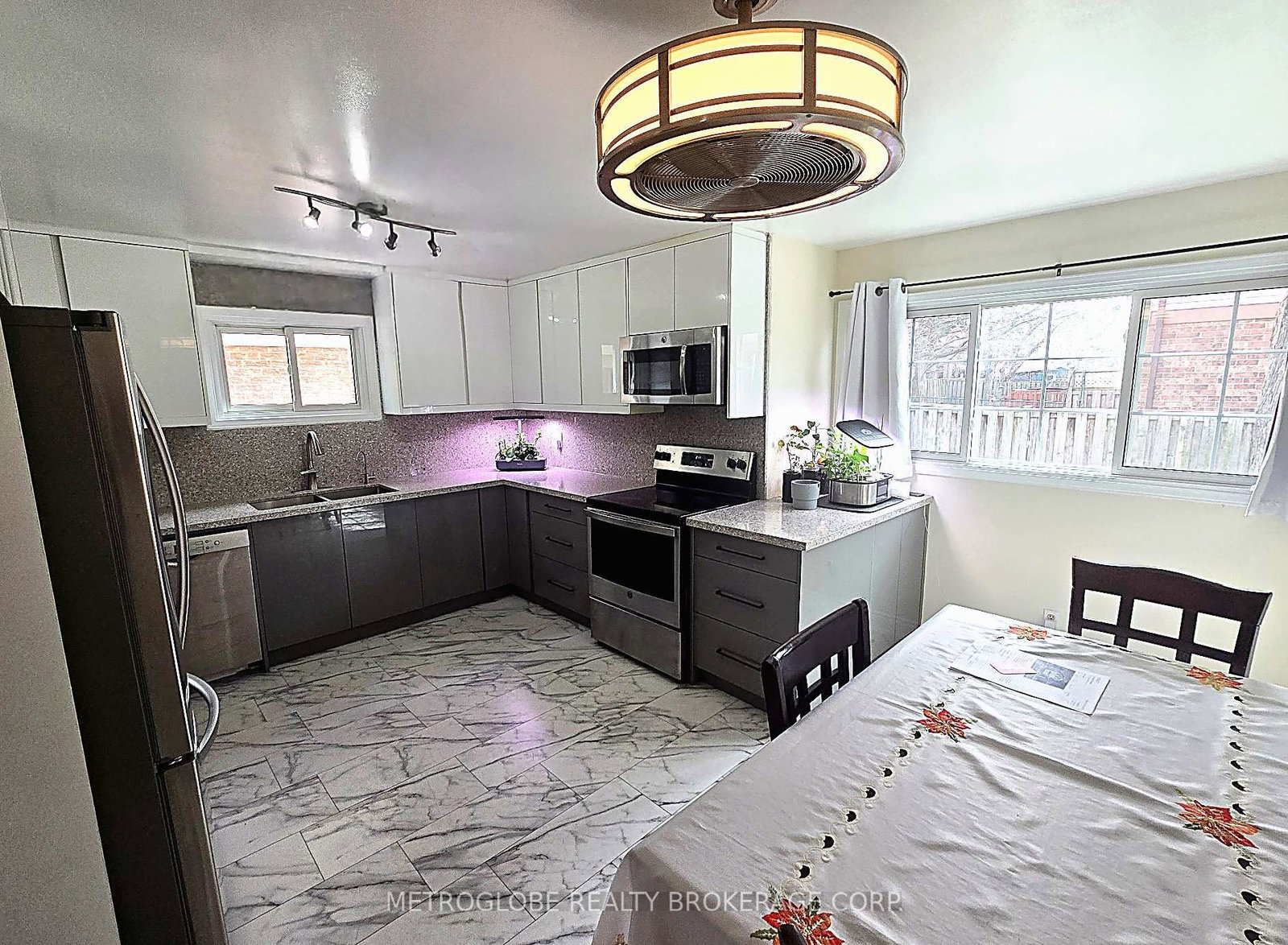 Detached House for sale at 3 Gervais Drive, Brampton, Ontario, L6Y 2V2 - Fletcher's West - MLS: W12935834