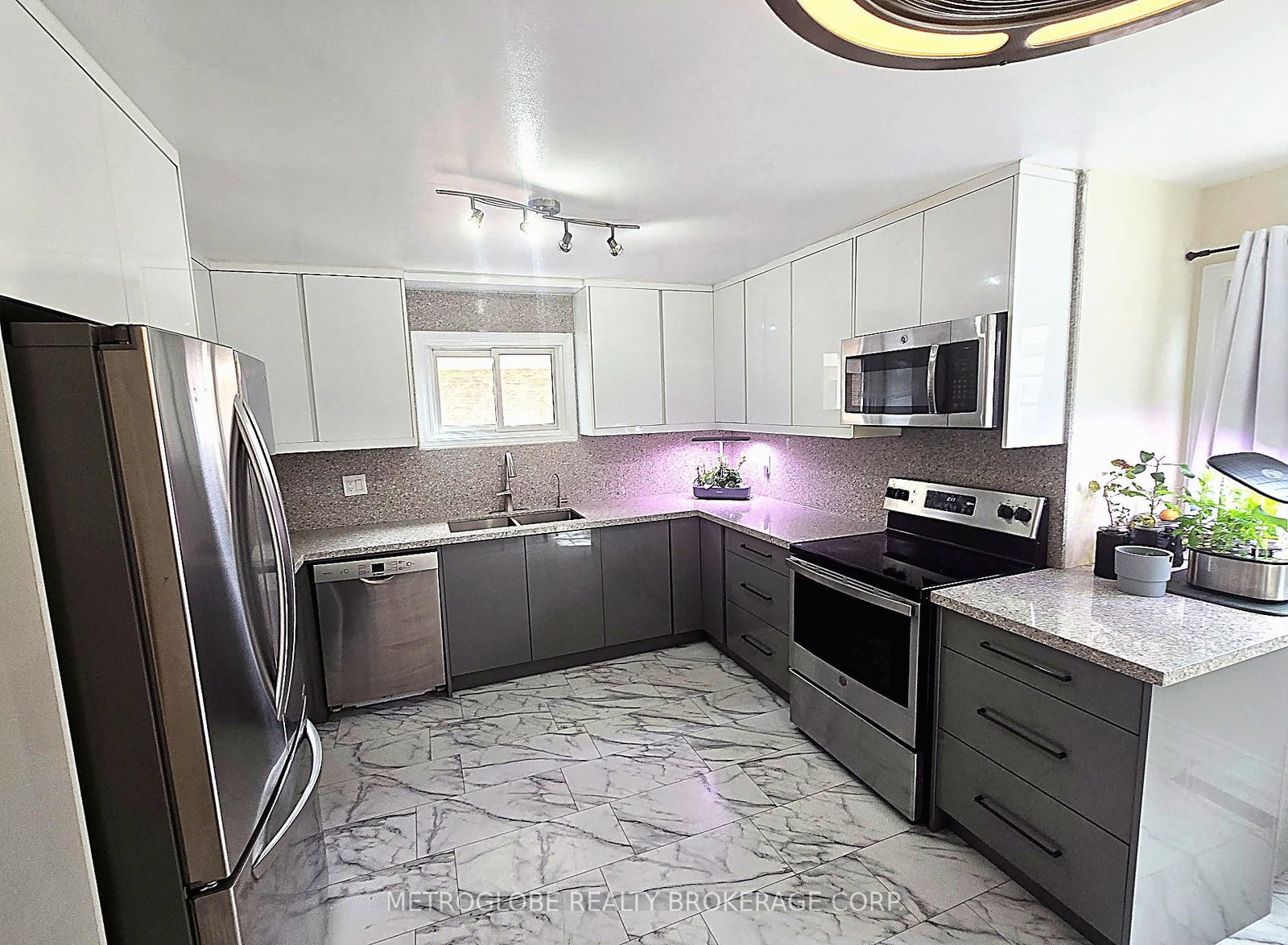 Detached House for sale at 3 Gervais Drive, Brampton, Ontario, L6Y 2V2 - Fletcher's West - MLS: W12935834