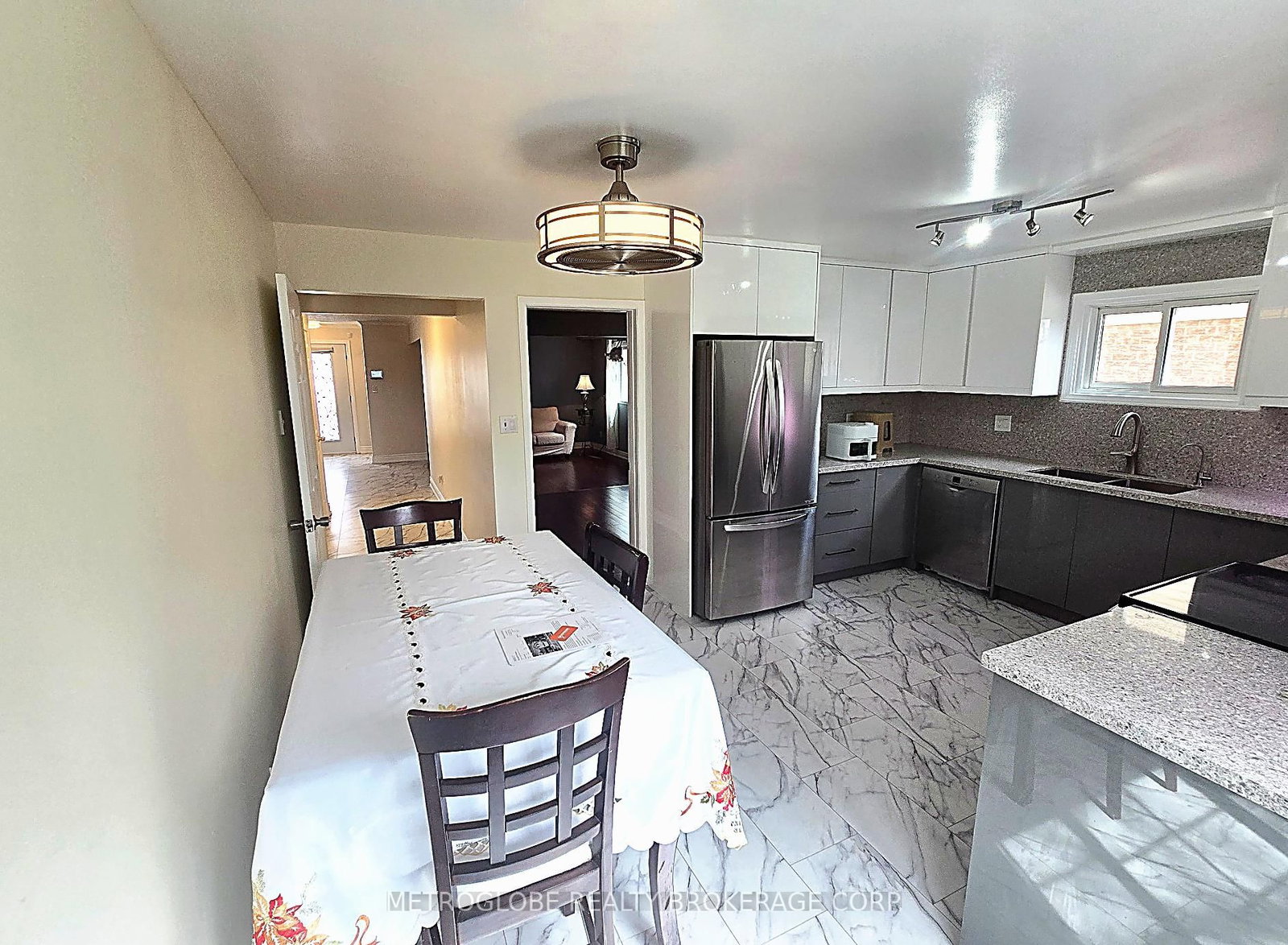 Detached House for sale at 3 Gervais Drive, Brampton, Ontario, L6Y 2V2 - Fletcher's West - MLS: W12935834