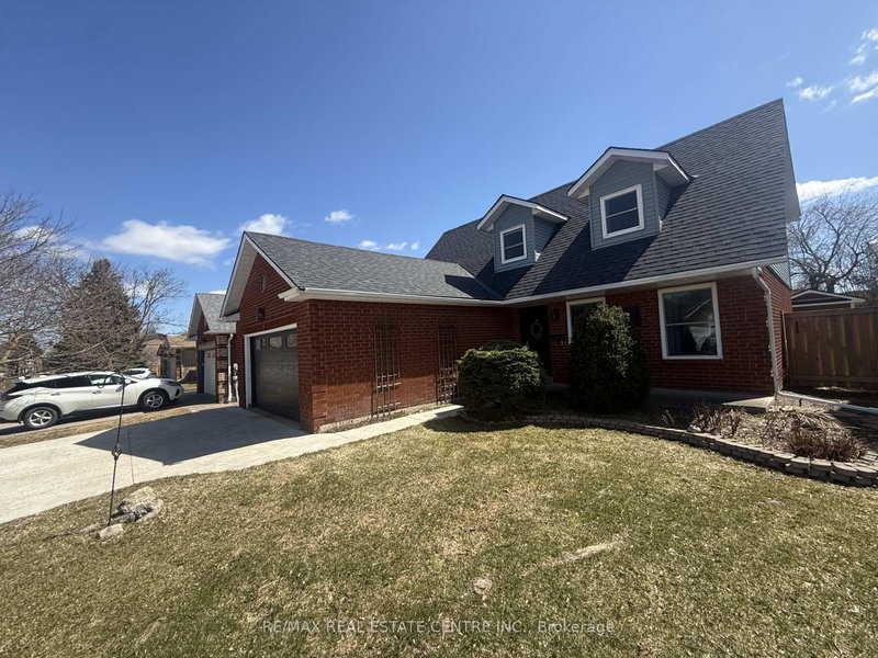 8 Passmore Ave, Orangeville, L9W 4E2 | Image 2