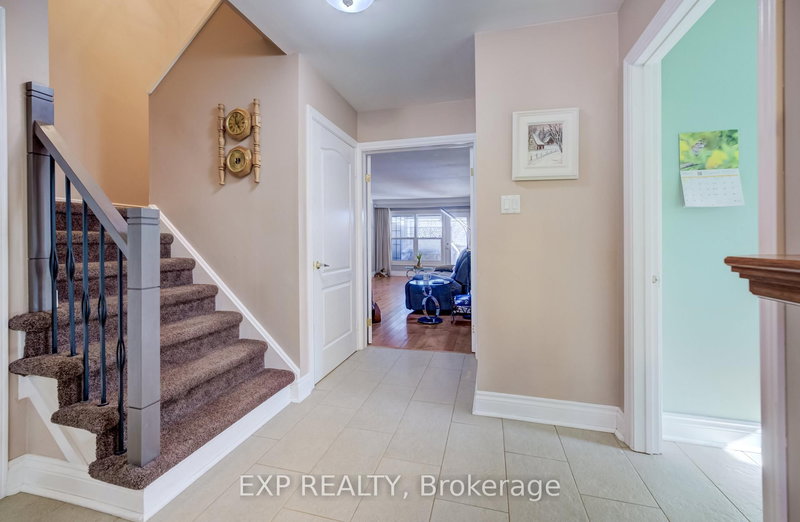 2593 Barcella Cres, Mississauga, L5K 1E5 | Image 3