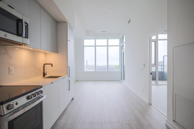 714 - 285 Dufferin Street