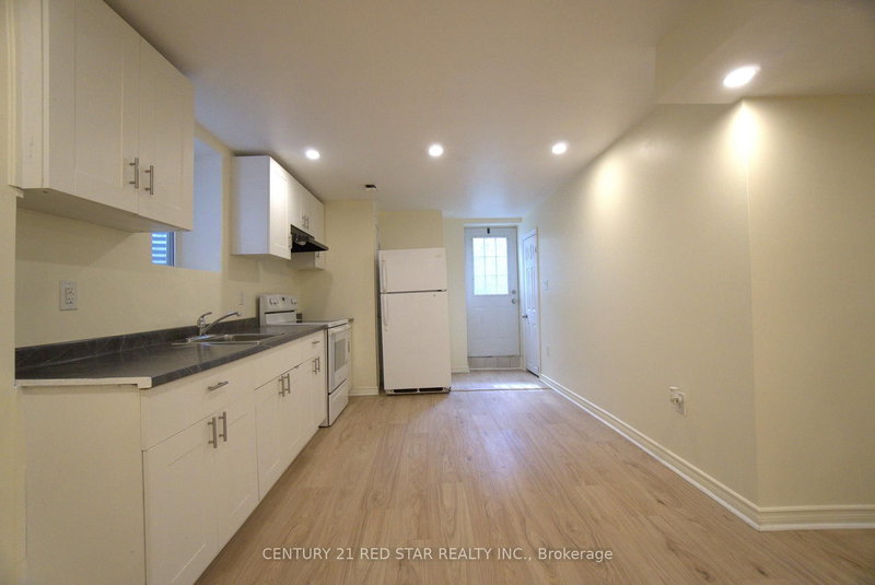 521 Yates Dr, Milton, L9T 8Z7 | Image 2