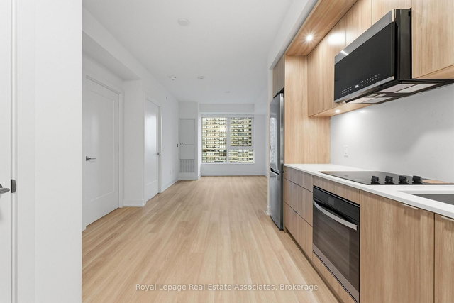 1302 - 25 Cordova Avenue