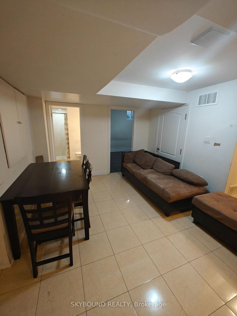 Bsmt - 828 Bethany Cres, Mississauga, L5V 3B9 | Image 2