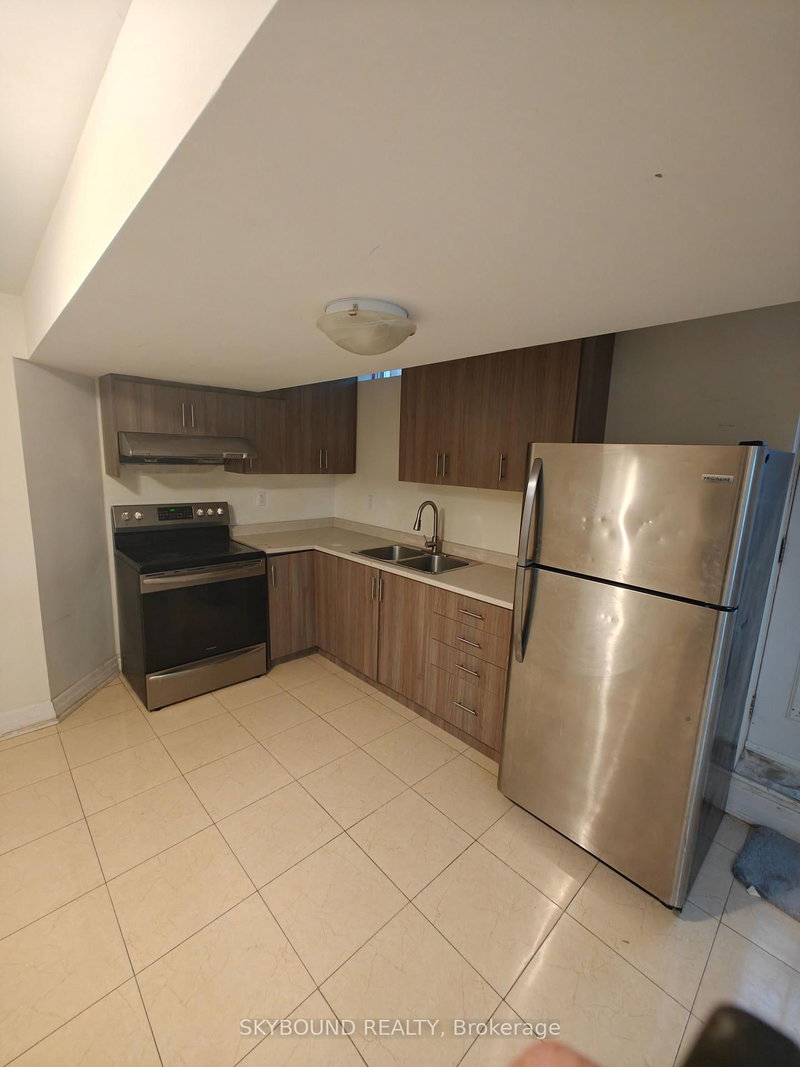 Bsmt - 828 Bethany Cres, Mississauga, L5V 3B9 | Image 3